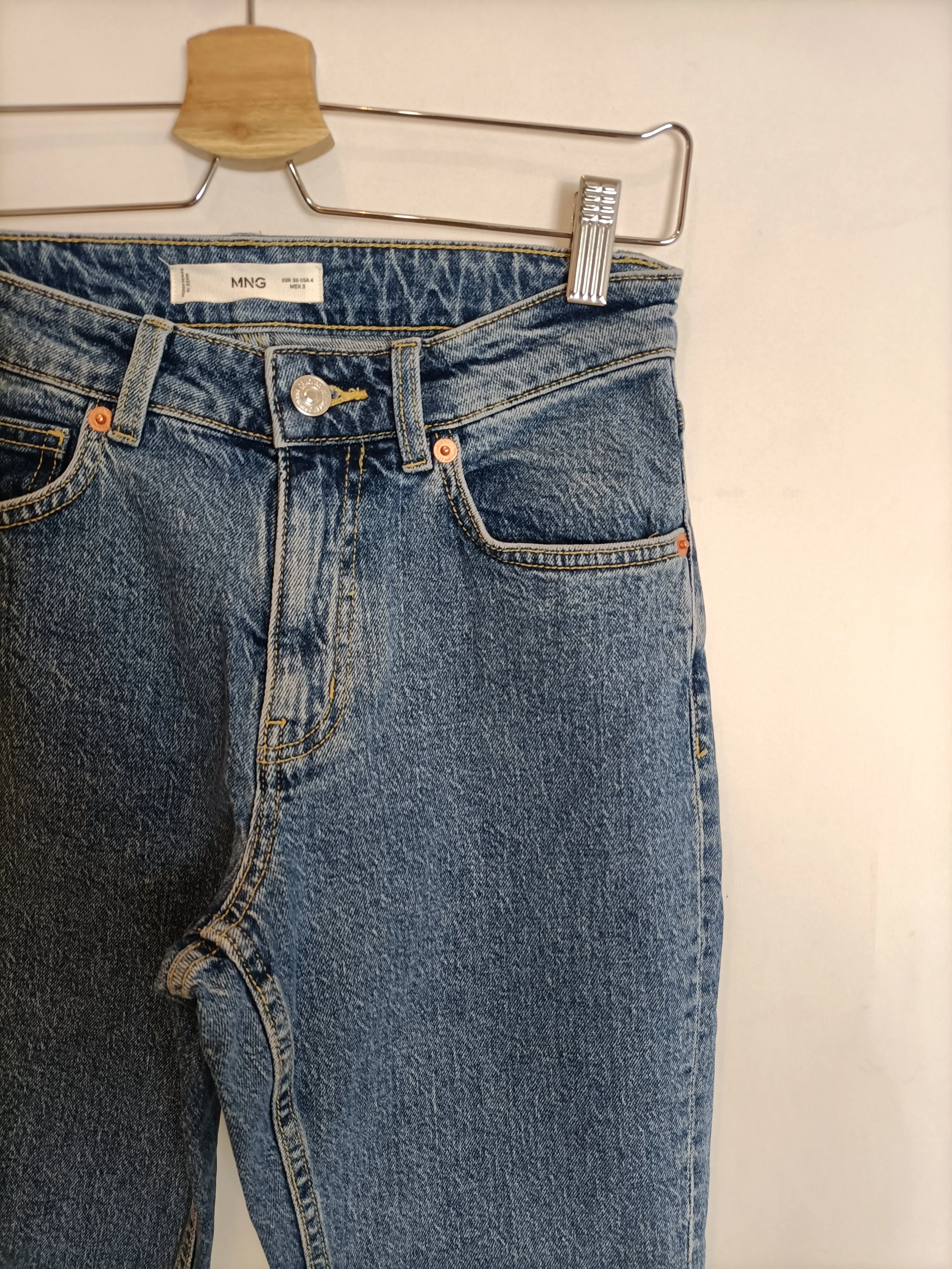 MANGO. Pantalón recto denim T.36