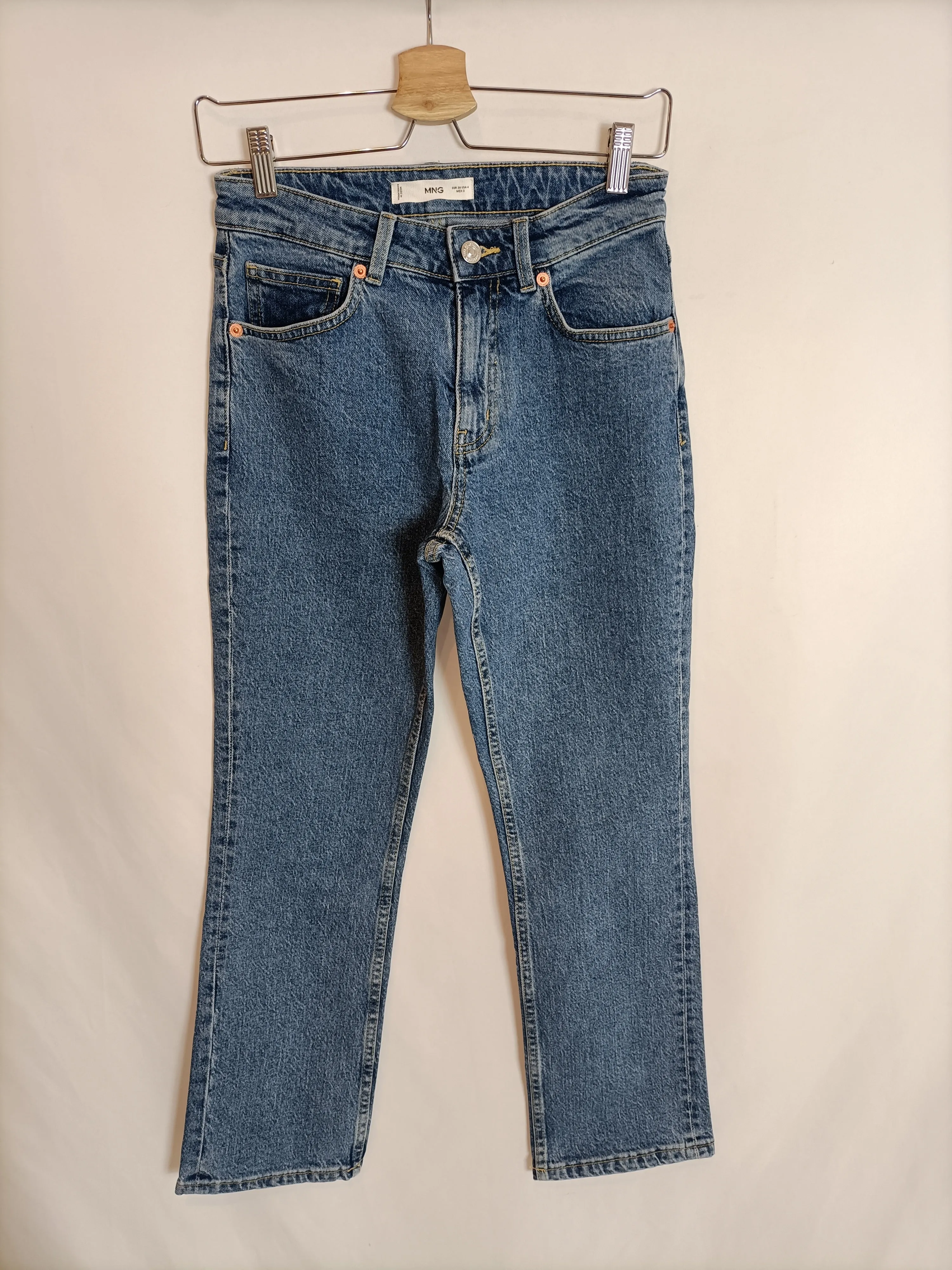 MANGO. Pantalón recto denim T.36